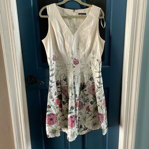 Tommy Hilfiger Women’s dress sz12 worn 2 times. Smoke free home.